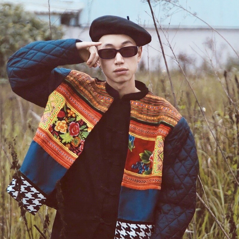 Bùi Xuân Trường (SN 2006, Tuyên Quang), nghệ danh: Double2T là ca sĩ, rapper. Double2T được vinh danh vì có tấm lòng hướng về cộng đồng. Với dự án Đánh cắp mặt trời, Double2T và tổ chức Từ Thiện Thật đã mang ánh sáng đến với nhiều vùng quê nghèo khó. 
