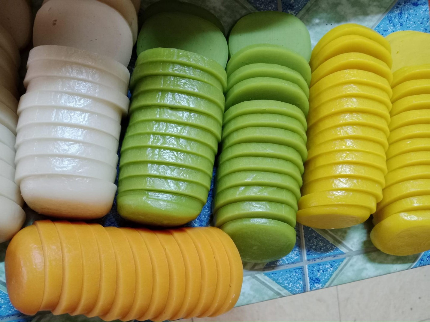 Món bánh hà giang nghe tên thấy cứng mà ăn lại dẻo giòn muốn bảo quản cứ ném thẳng xuống suối - 3