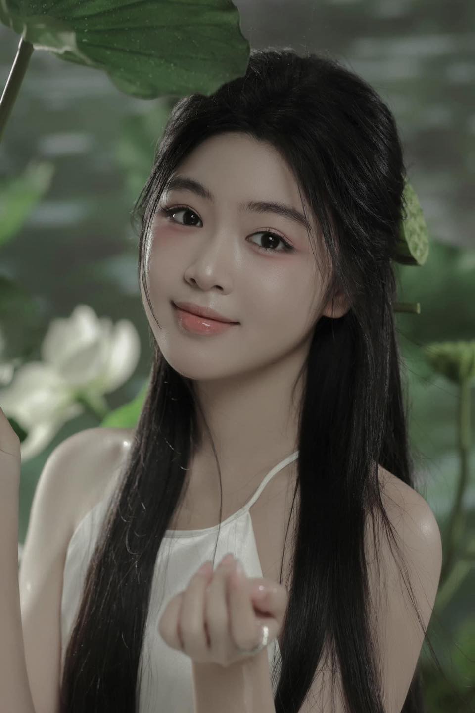 Chiếc nhan sắc trong veo, ngọt ngào.