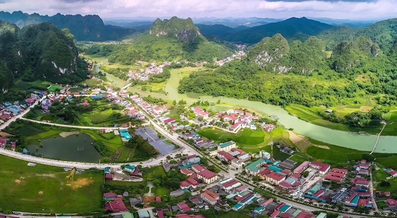 Xã Quang Trung có diện tích 53,78 km2, là xã đặc biệt khó khăn của huyện Bình Gia, tỉnh Lạng Sơn. Hiện nay, xã đang được quan tâm, đầu tư đổi mới hiện đại hơn trong quá trình dựng quê hương ngày càng văn minh, đoàn kết, phát triển.
