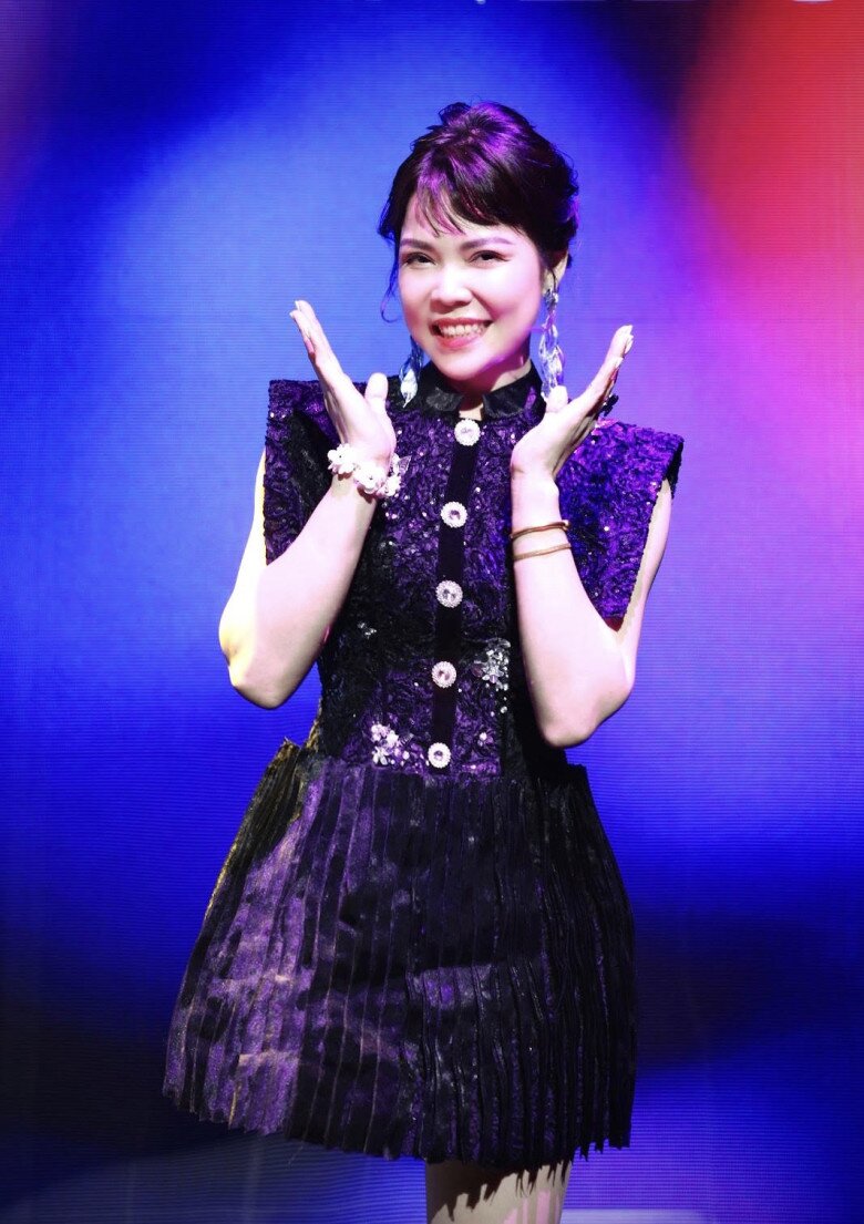 img alt src/upload/4-2024/images/lienntt1/_4_8_n-horz-1729239215-383-width780height547.jpg /br /
Cô gái xinh đẹp, tự tin thể hiện những điệu múa đẹp trên sân khấu.