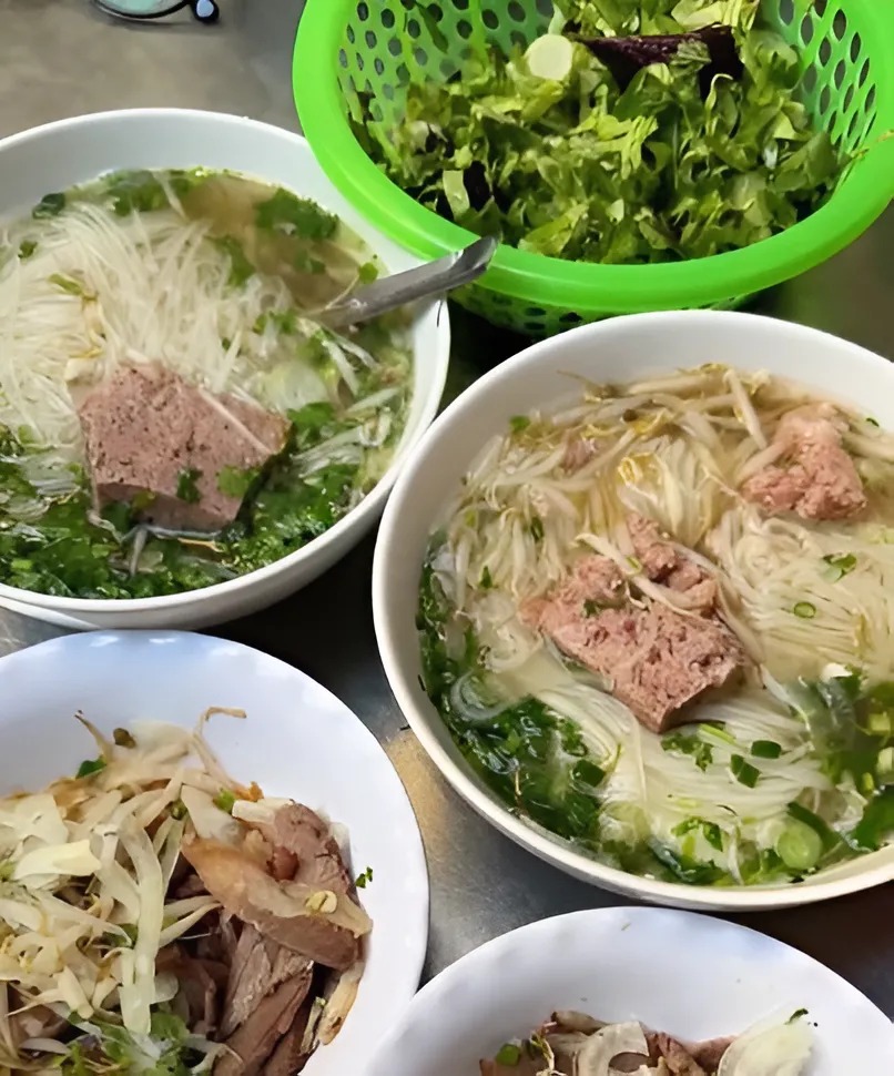 Một sự kết hợp đặt biệt của bánh đa cua và pate