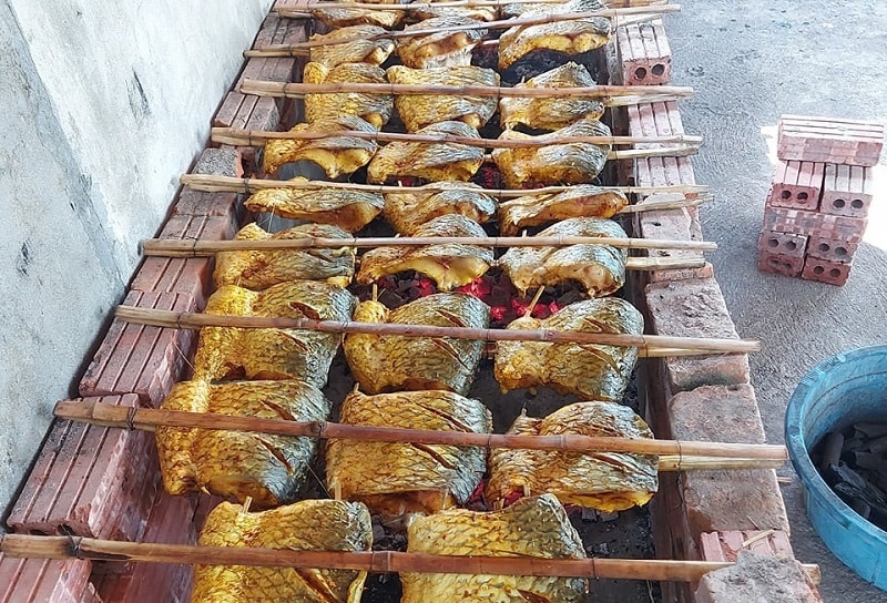 Cá nướng Thái Xuyên rất cầu kỳ ở công đoạn chuẩn bị
