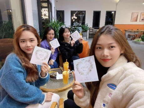 Một ngày nhận 3 thiệp mời, người trẻ bận rộn “chạy deadline” mùa cưới, chi nửa tiền lương đi ăn cỗ