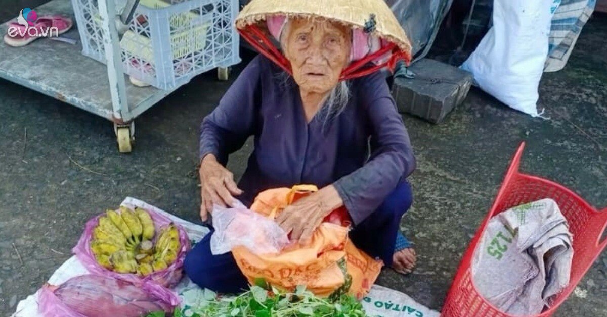 Gặp cụ bà bán rau chẳng ai mua, cô gái trẻ có cử chỉ đẹp khiến cụ nghẹn ...