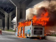 Tin tức - Thái Lan: Xe buýt chở học sinh và giáo viên bị thiêu rụi, 25 người có thể đã chết