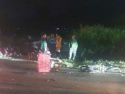 Tin tức - Xe ô tô tải gây tai nạn liên hoàn khiến 3 người thương vong