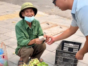 Tin tức - Gặp cụ ông bán rau bên lề đường, đôi vợ chồng có hành động ấm áp được cộng đồng mạng ngợi khen