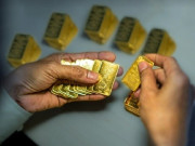 Tin tức - Cách nào ngăn người dân đổ tiền vào vàng?