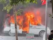 Tin tức - Xe cứu thương bốc cháy ngùn ngụt ở sảnh bệnh viện đa khoa tỉnh Nghệ An