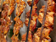 Lifestyle - Vị ngon khó cưỡng từ đặc sản quê lúa Thái Bình, cá nuôi loại to chỉ ăn cỏ, được nướng gần 10 tiếng trên than hoa