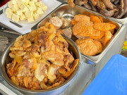 Lifestyle - Đỉnh cao bún đậu mắm tôm Hà Nội: Quán duy nhất ăn kèm tóp mỡ béo ngậy, cộng thêm view Hồ Tây cực xịn