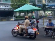 Tin tức - CLIP: CSGT dùng xe đặc chủng, mở còi hụ chở hai cha con đi cấp cứu