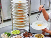 Lifestyle - Quán hiếm hoi ở Hà Nội bán món “tốn đĩa nhất Việt Nam”, hương vị siêu cuốn, khách vừa ăn vừa đếm đĩa