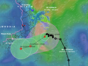 Tin tức - Bão áp sát bờ, miền Trung đỉnh điểm mưa lớn