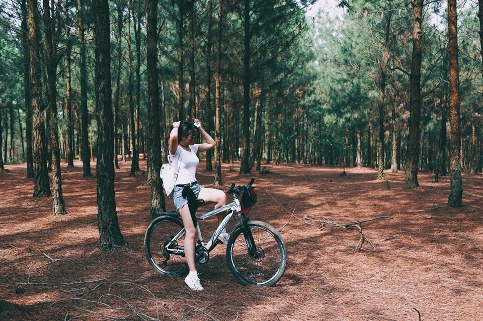 Thỏa sức tạo nhiều dáng khoe đôi chân