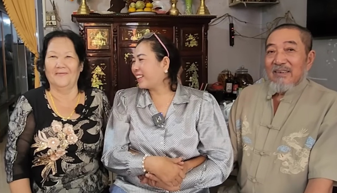 Cả gia đình vui mừng trong ngày đoàn tụ