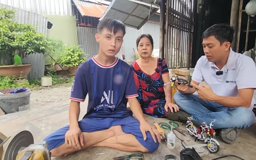 Bà nội là người chăm sóc và nuôi dưỡng đam mê cho Phát