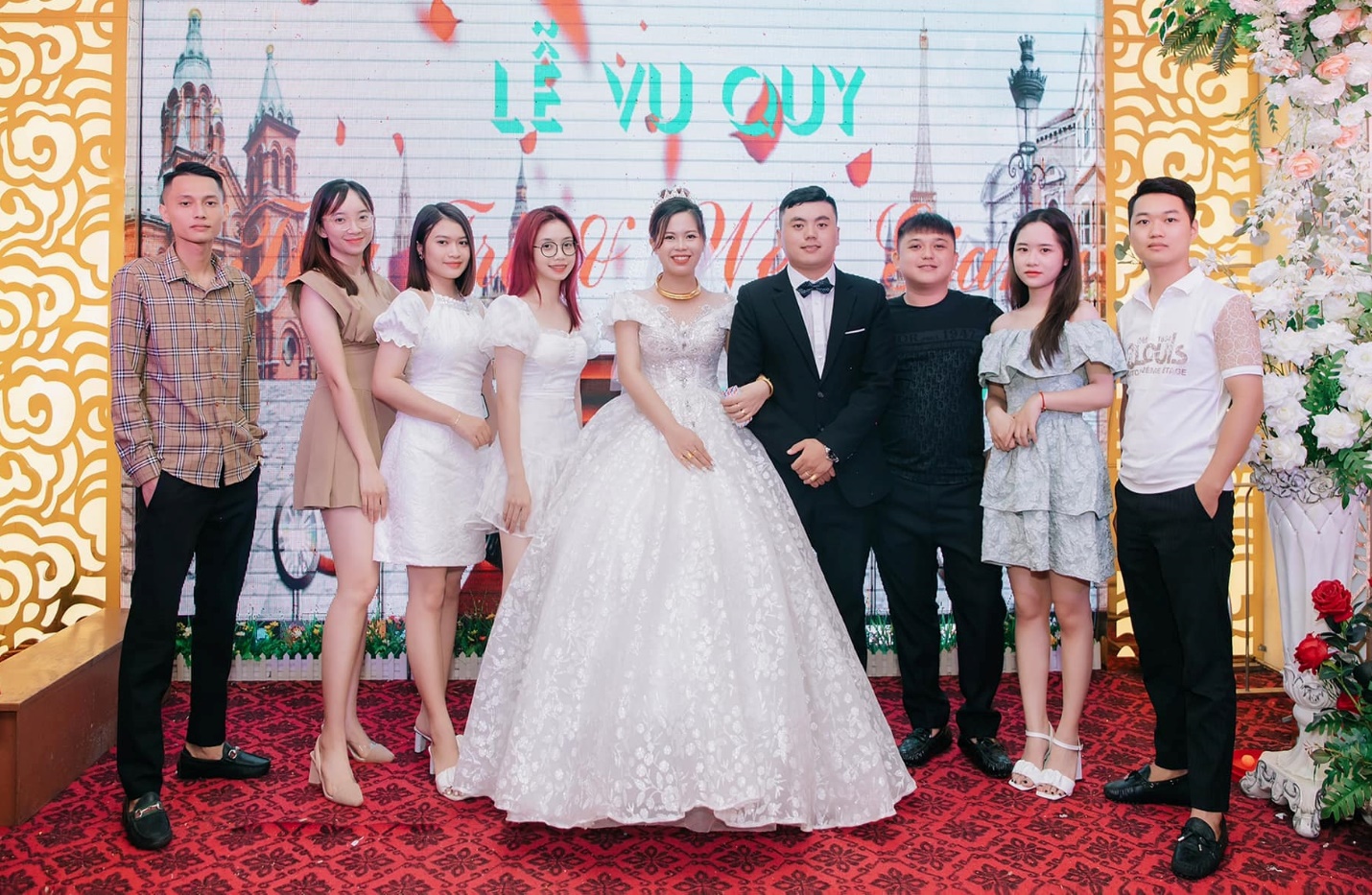 Các đám cưới ngày càng được tổ chức đơn giản, chỉ mời bạn bè thân thiết