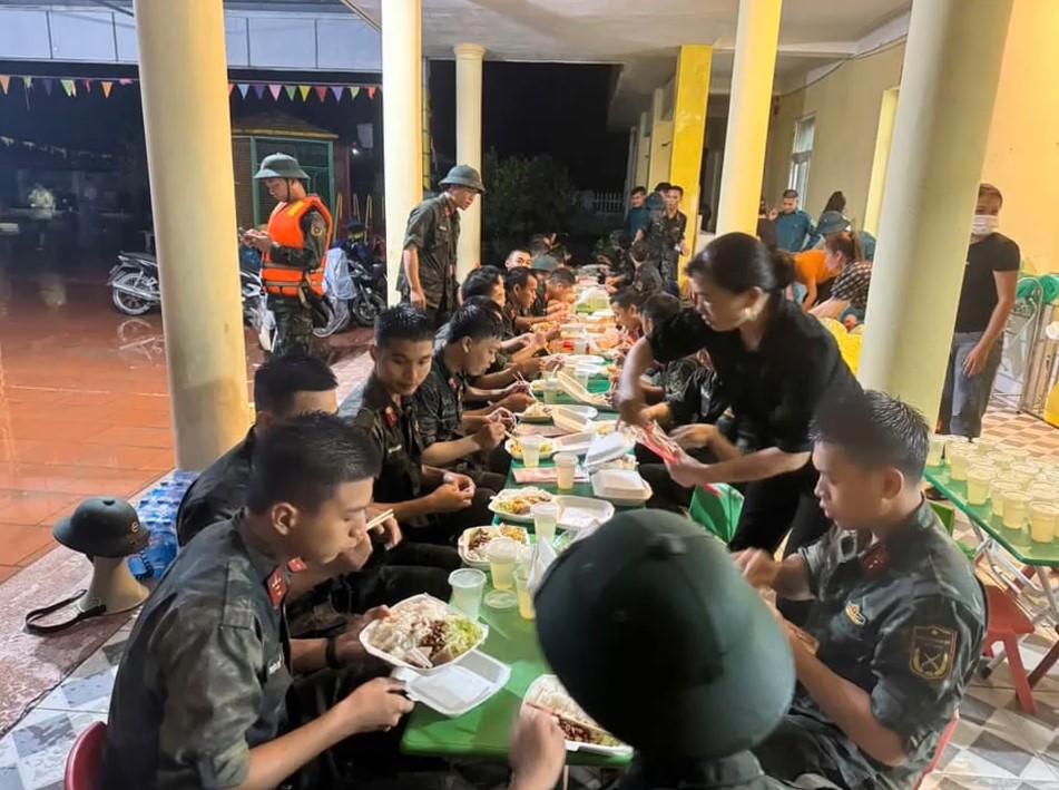 Bộ đội vì dân, dân không để bộ đội đói