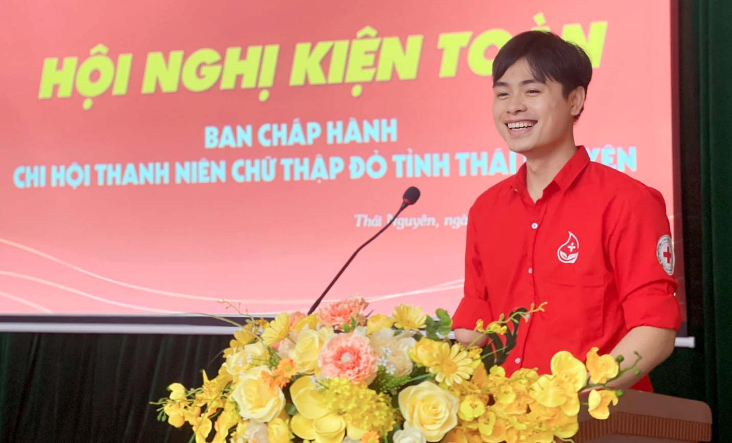 Phúc Đức tích cực vận động mọi người tham gia hiến máu.