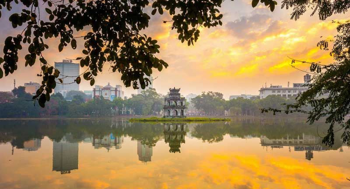 Hồ Gươm sáng sớm mùa đông