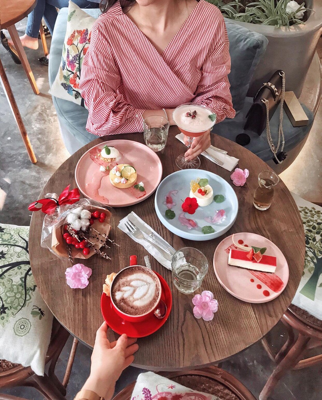 Địa chỉ: Tầng 2 – 22B Hai Bà Trưng, Hoàn Kiếm