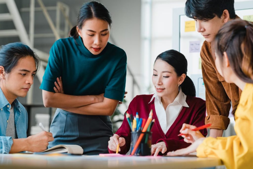 Người làm truyền thông luôn cần tư duy sáng tạo.