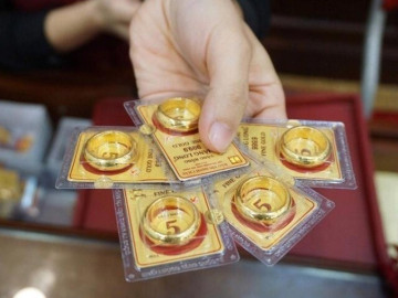 Giá vàng giảm không ngừng