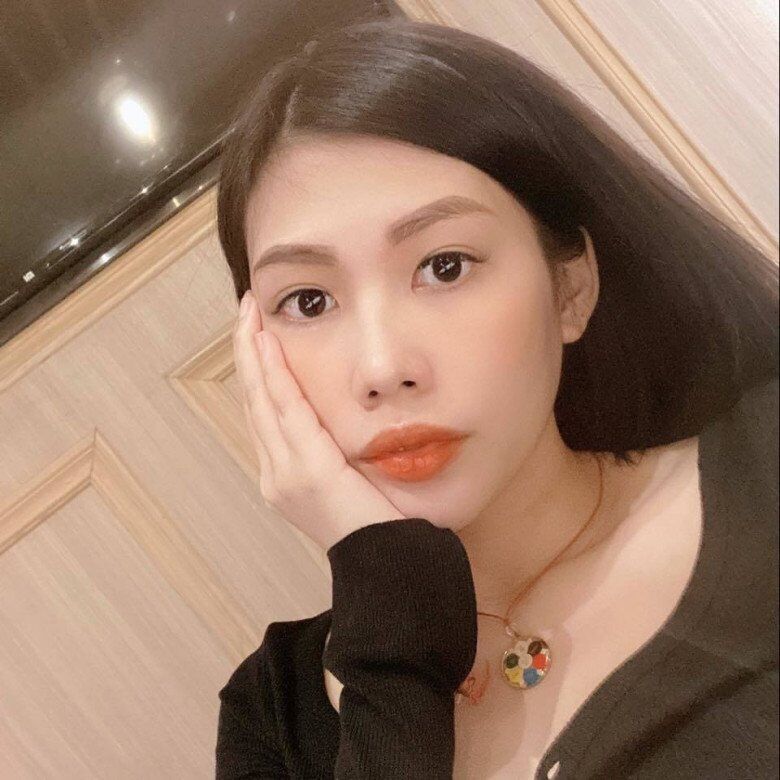 Bà xã Ngọc Trai có gương mặt đẹp và thân hình chuẩn nhưng cô không cho chồng đăng ảnh mình lên mạng xã hội.