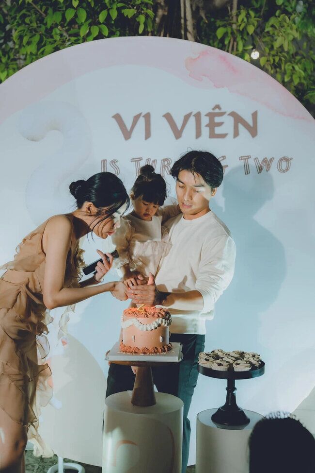 Ngọc Trai chính thức trở thành ông bố bỉm sữa năm 29 tuổi.