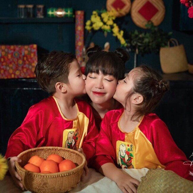 Elly Trần một mình chăm con sau khi ly hôn.