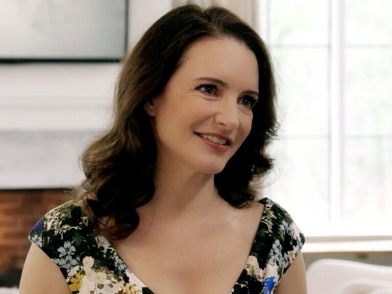 Ngoài Sex and the City, Kristin Davis cũng khá nổi tiếng với vai trò dẫn chương trình cho loạt phim hẹn hò thực tế Labour of Love vào năm 2020. Bên cạnh đó, cô hoạt động với vai trò đại sứ của Oxfam - tập hợp các tổ chức từ thiện quốc tế chấm dứt nghèo đói toàn cầu.