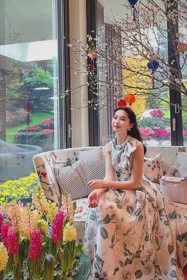 Đặng Thu Thảo lão hóa ngược, lúc nào cũng như cô gái mới đôi mươi.