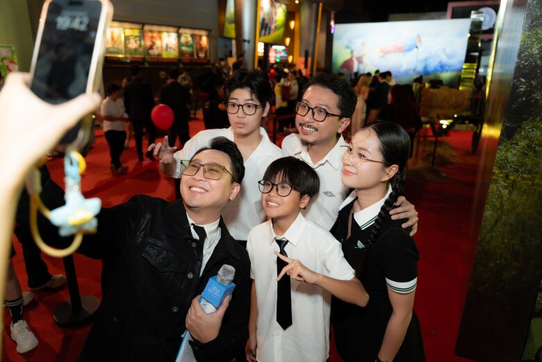 2 con trai của Lâm Vỹ Dạ và Hứa Minh Đạt không có nhiều đất diễn trong Kính Vạn Hoa phiên bản điện ảnh.