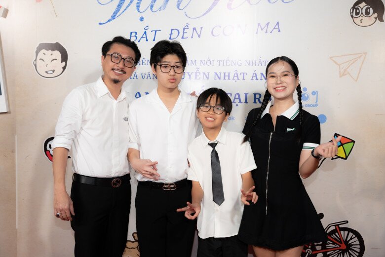 Lâm Vỹ Dạ - Hứa Minh Đạt và 2 con trai xuất hiện ở thảm đỏ.