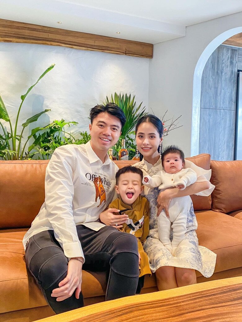 Gia đình hạnh phúc của Kiều Anh và Văn Quỳnh.