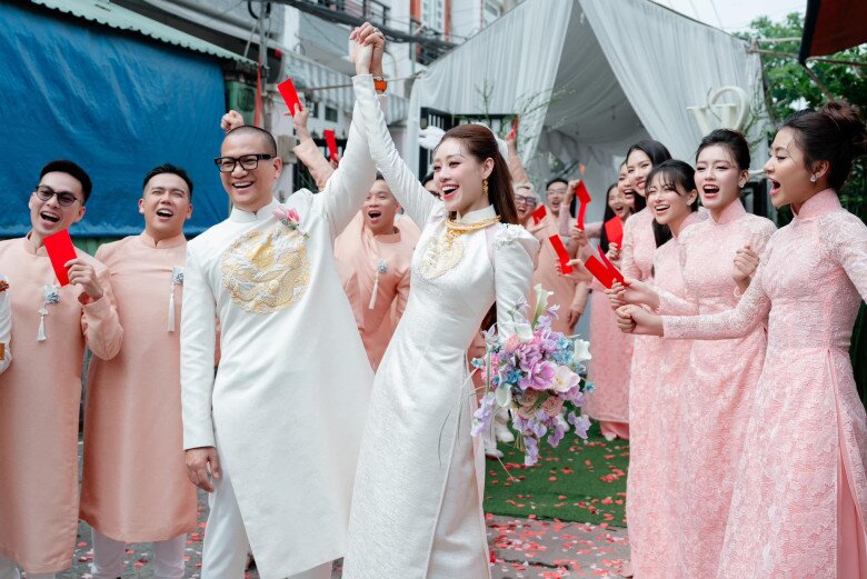 Khánh Vân tổ chức đám hỏi với ông xã hơn 17 tuổi.