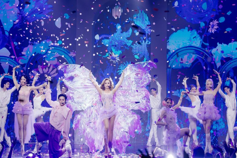 Đội Minh Tuyết “gây sốt” với màn nhảy trên giày mũi cứng.