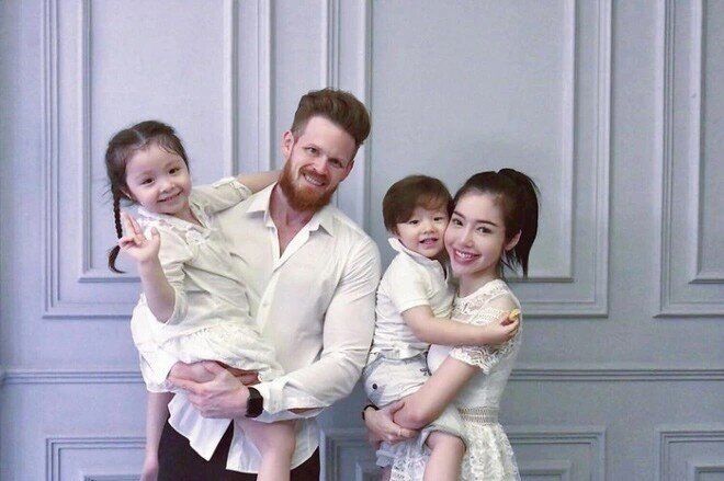 Elly Trần kết hôn với chồng Tây, có 2 con đủ nếp đủ tẻ.