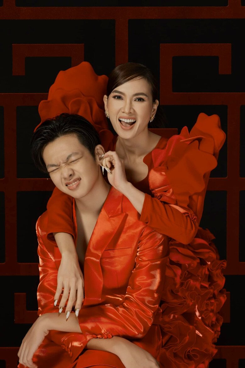 Nữ siêu mẫu bật khóc vì mẫu thuẫn với con trai.