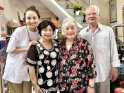 Giải trí - Nữ NSƯT phải từ bỏ sân khấu để giữ mạng, tuổi xế chiều sống nhờ số tiền ít ỏi tiết kiệm cùng chồng thời trẻ
