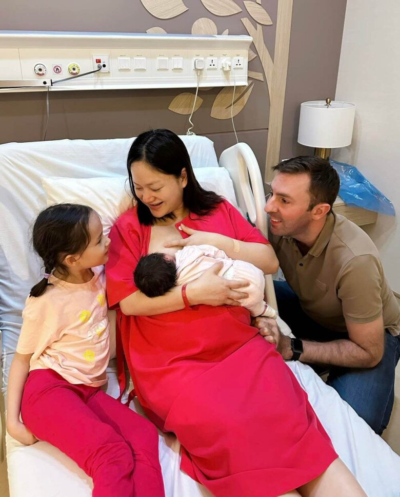 Lan Phương cùng chồng Tây có 2 công chúa xinh xắn.