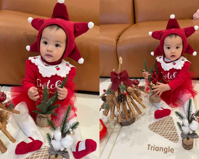 Ái nữ nhà Thu Quỳnh được mẹ sắm cho set đồ màu đỏ trắng đúng truyền thông Noel, đội mũ hình sao vô cùng đáng yêu. Trên trang cá nhân, nữ diễn viên tiết lộ con gái Tằm cứng cáp, phát triển khỏe mạnh và khá hiếu động.