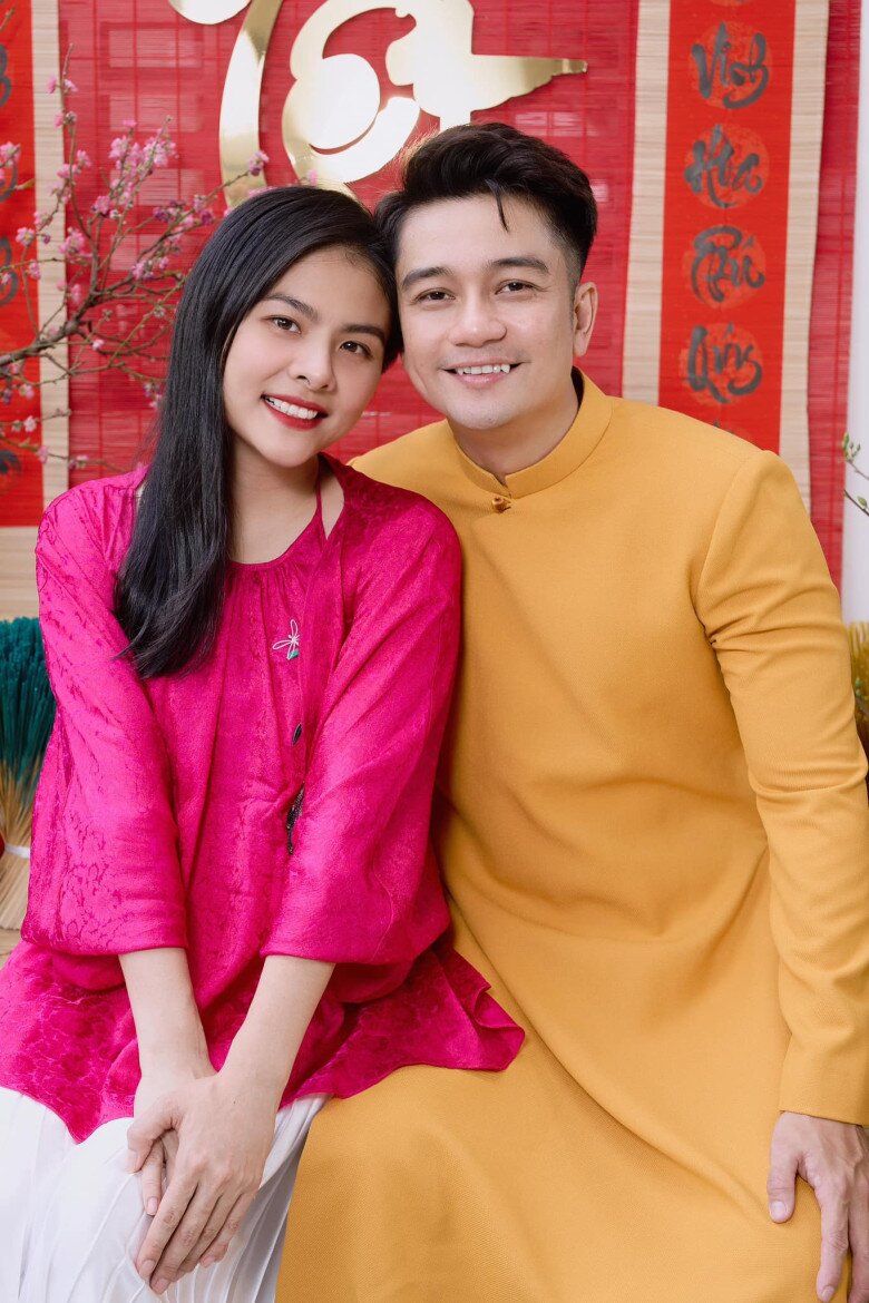 Vân Trang khoe ông xã Hữu Quân vui khi đón quý tử.