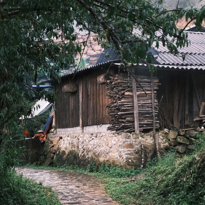 Cuối thôn làng là điểm chơi dù lượn nổi tiếng nhất Tam Đường, nơi xuất phát lên đỉnh Pu Ta Leng hay con thác Tác Tình. (Ảnh: Phạm Hà Anh)