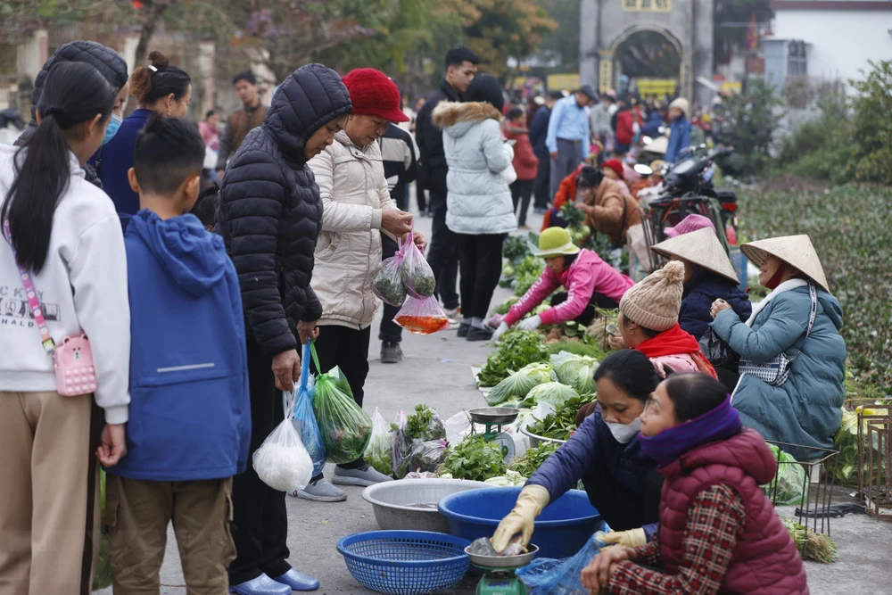 Image of people at the market