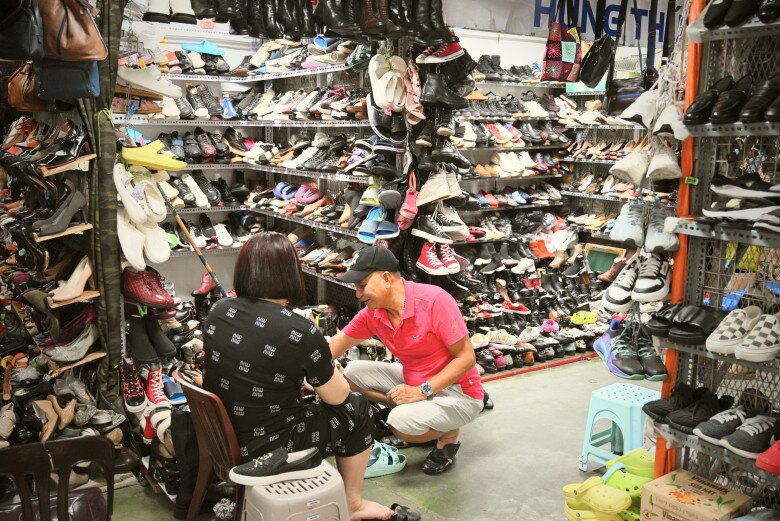 Secondhand shoe area