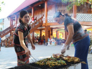 Lifestyle - Phiên chợ đậm chất núi rừng giữa lòng xứ Huế: Chỉ bán toàn đặc sản rừng ngon - bổ - rẻ