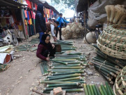 Lifestyle - Giữa lòng Hà Nội có phiên chợ chuẩn "quê", khiến bạn như "xuyên không" về 30 năm trước